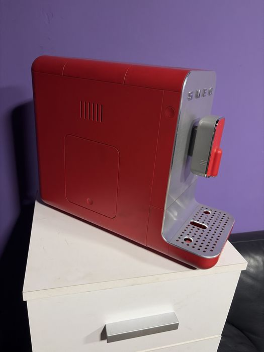 Продам кавомашину smeg bcc1