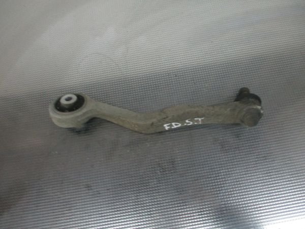 Braço de suspensão frente direito VOLKSWAGEN Passat (3B3)