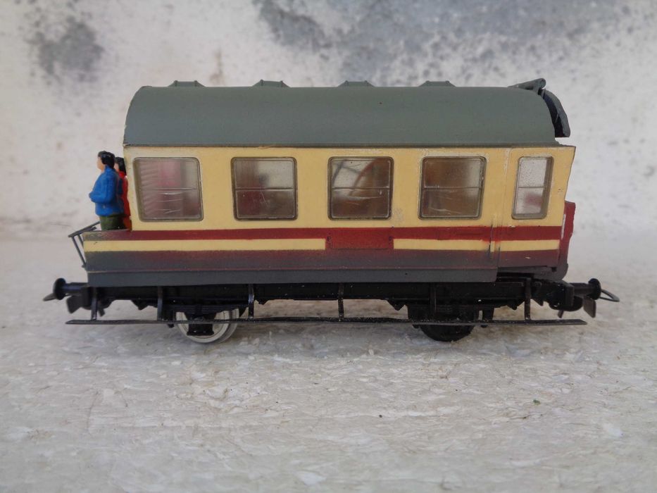 1:87 PIKO Vagão transformado de passageiros com personagens