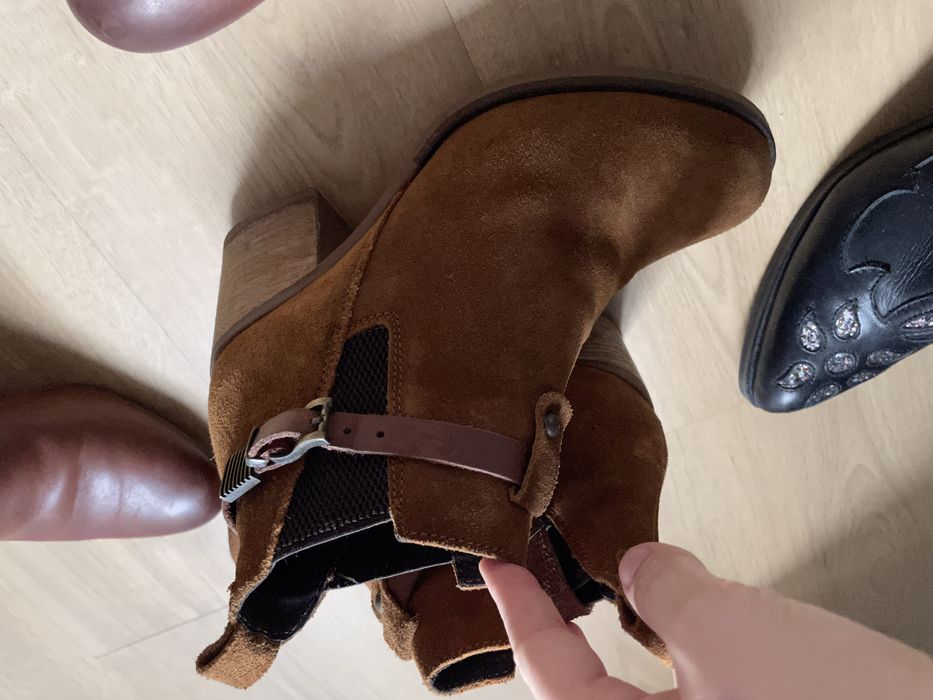 Botas n37 pele pretas,castanhas e camurça. Marca Rockport, cristina