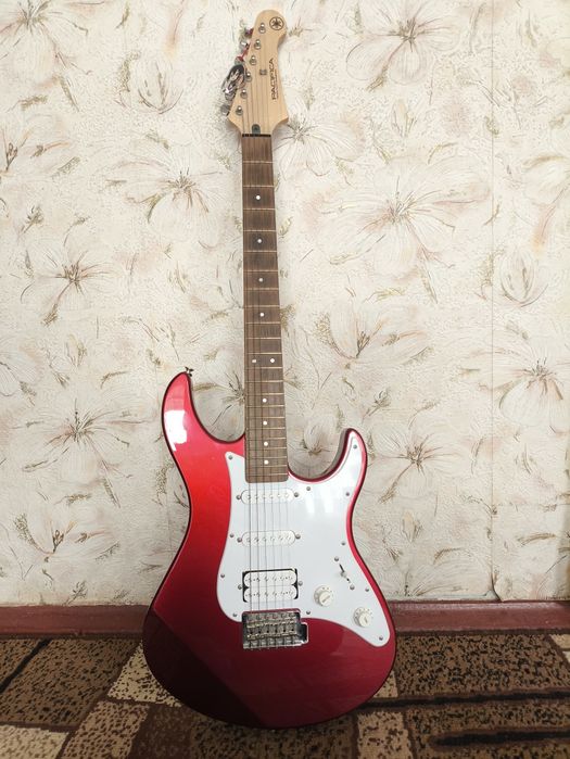Гитара yamaha pacifica 012