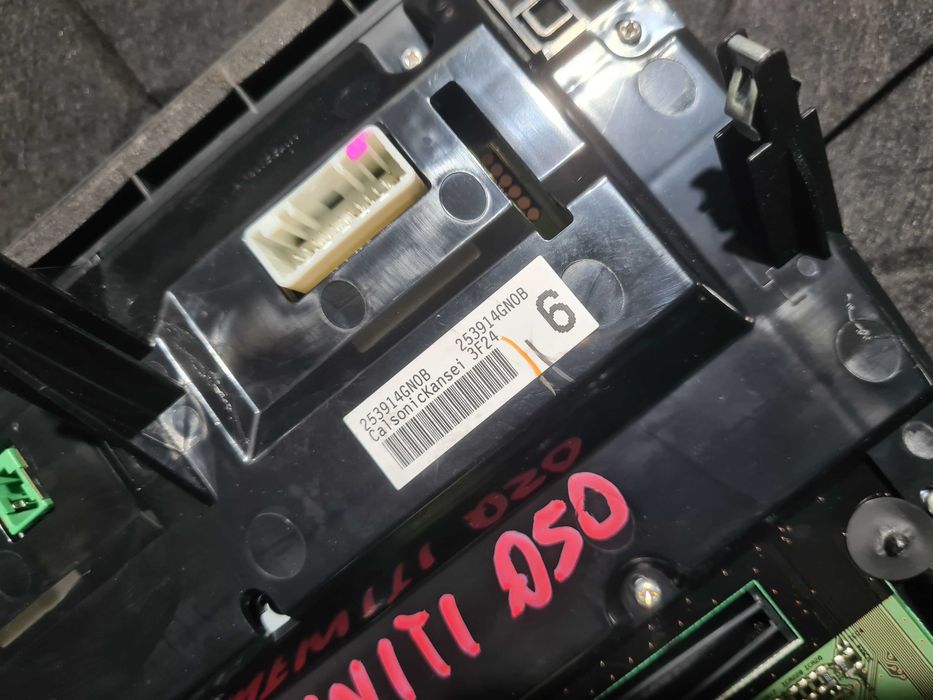 Infiniti Q50 panel nawiewu klimatyzacji wyświetlacz