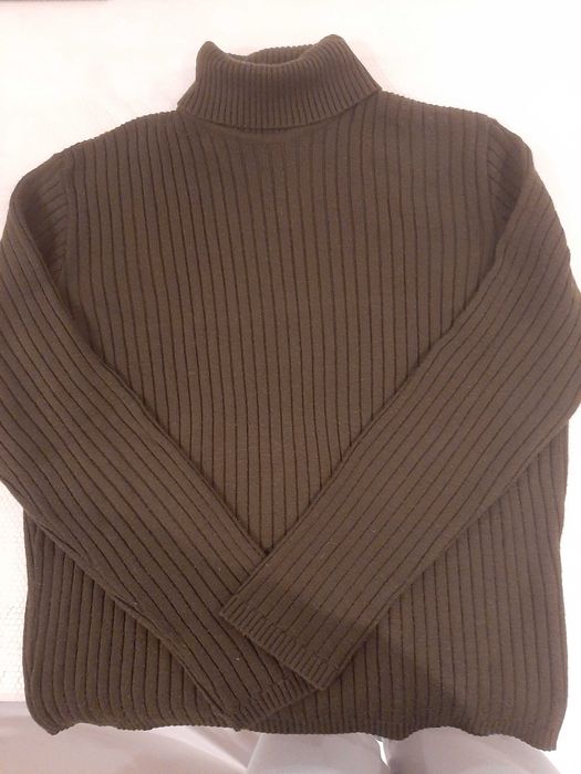 Camisola Zara gola alta canelada verde tropa
