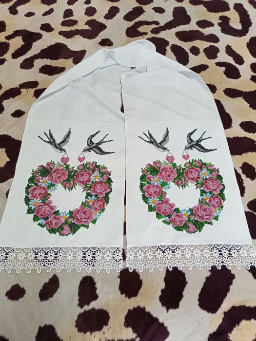 Весільні рушники вишиті чеським бісером