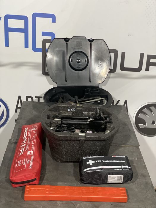 Органайзер під запаску шкода фабія гольф плюс домкрат набір інструмент