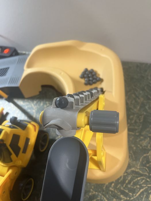 Zestaw zabawek zdalnie sterowanych- budowa