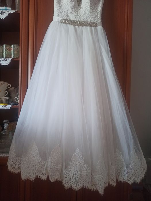 Біле весільне плаття