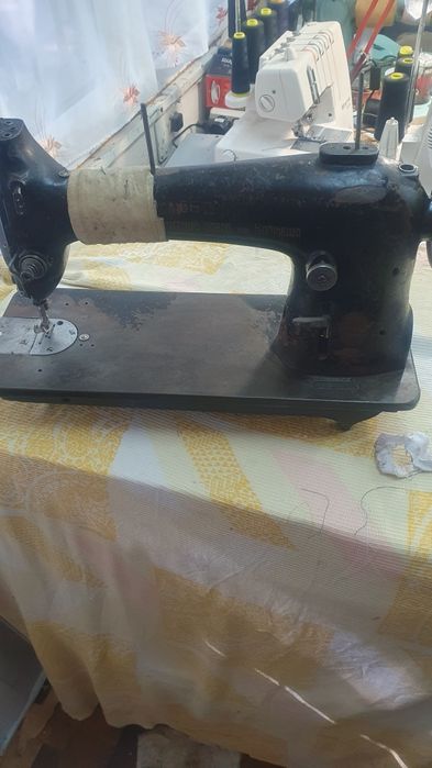 Продам швейну машинку 22 клас