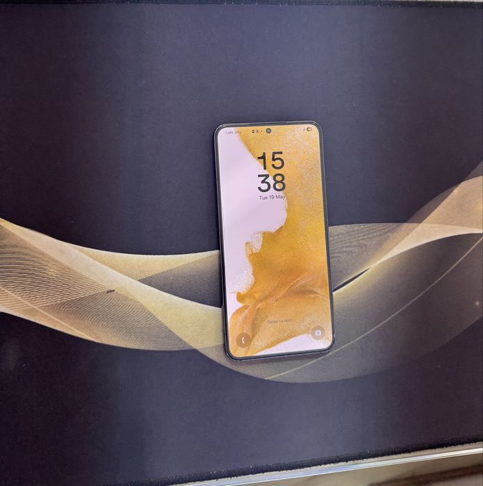 Samsung S22 8/128GB.