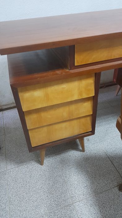 Secretária Vintage + Cadeira Rotativa + candeeiro Banqueiro
