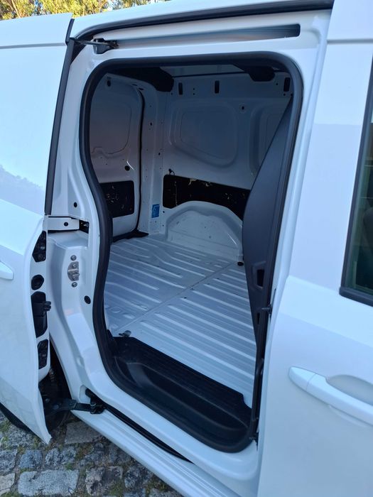 Mercedes-Benz Citan 110 CDi/27 3 LUGARES APENAS 40 MIL KMS NACIONAL DE 2023/12 ( COM IVA DEDUTIVEL INCLUIDO)