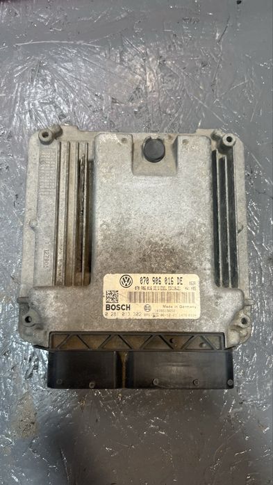 Блок керування двигуном VW Touareg 2.5tdi 2002-2010