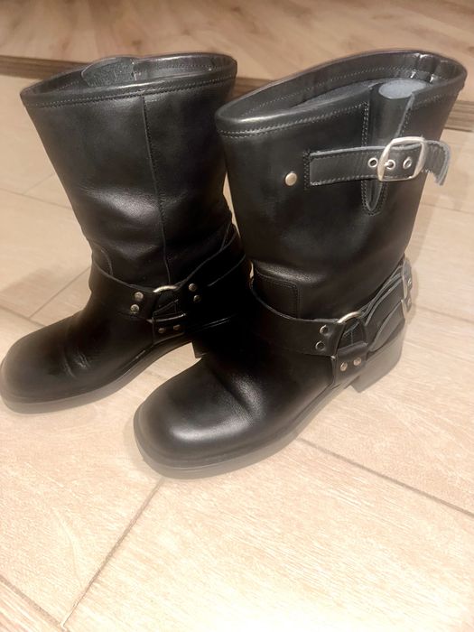 Шкіряні черевики Estro