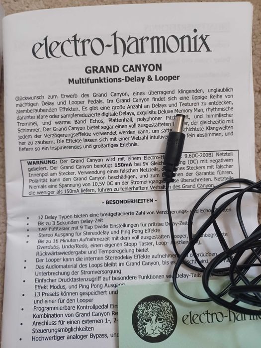 Pedal Delay/Looper Grand Cayon EHX  na caixa e com fonte alimentação