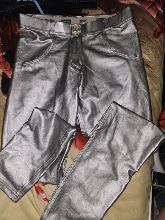 Женские джинсы...