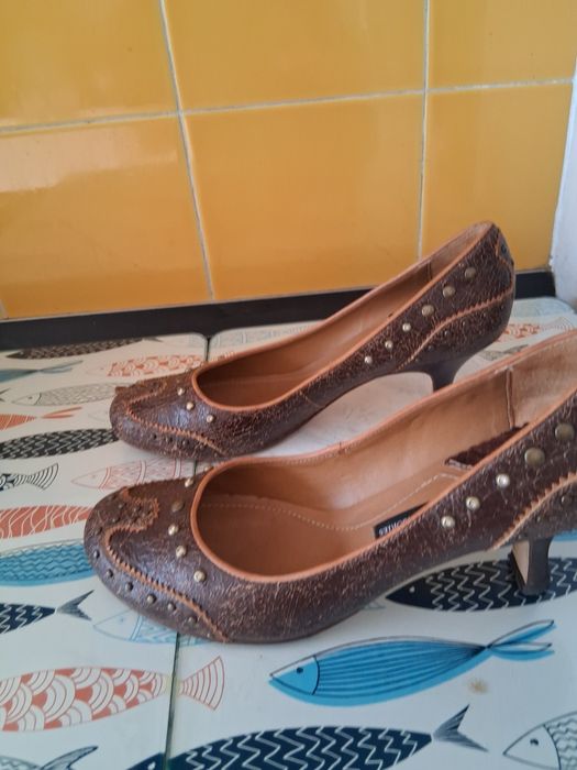 Bonitos Sapatos em pele
