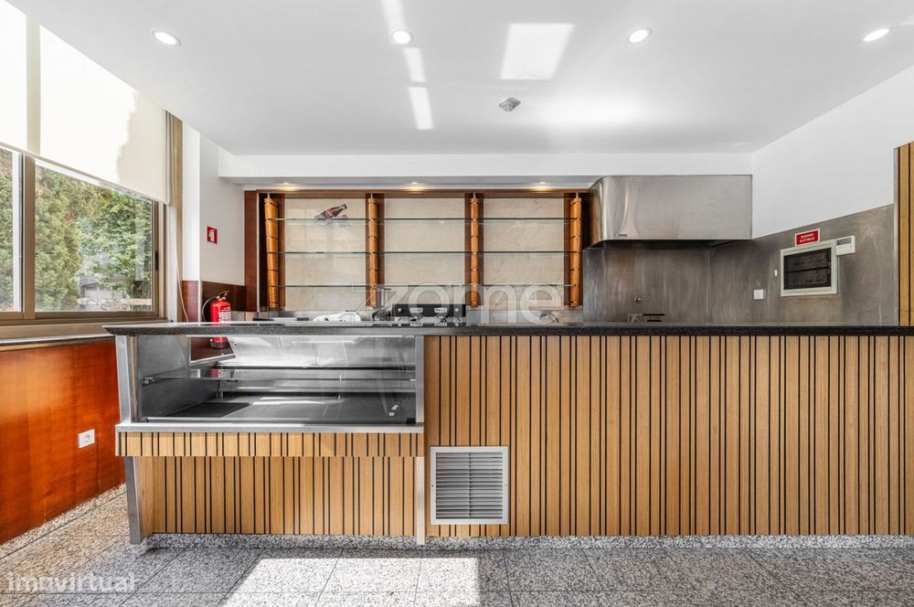 Espaço Comercial (Café) para Venda no Centro da Maia