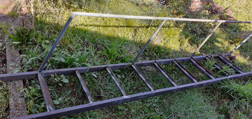 Escada em ferro ( 3,05 m x 0,46 m)