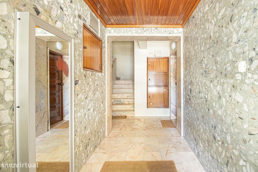 Apartamento T3+1 em Carnaxide