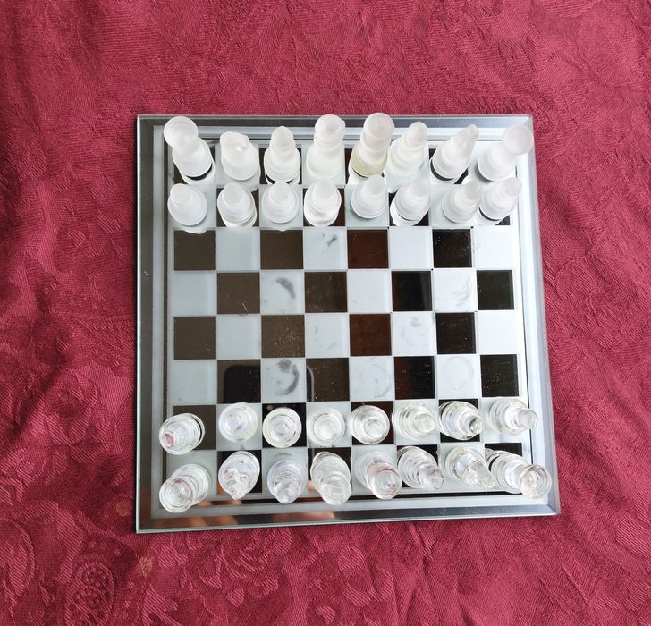 Jogo de xadrez e damas de vidro