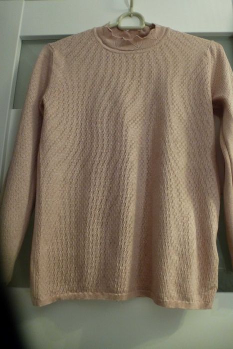 Sweter z dekoracyjną stójką Reserved róż rozm. M, NOWA