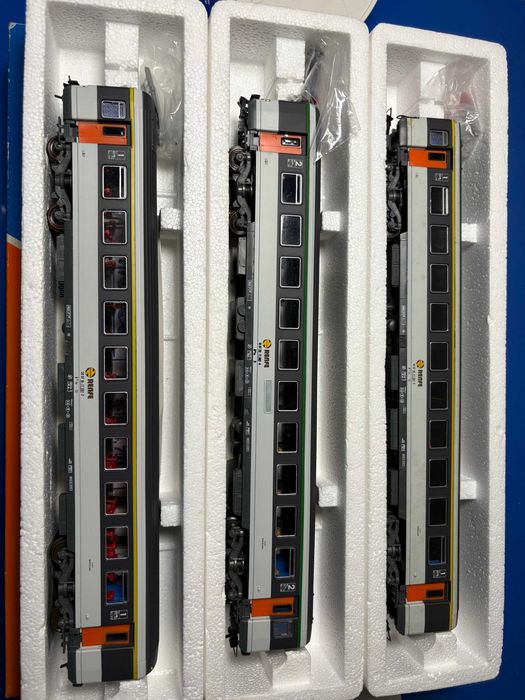 Roco RENFE H0 – Conjunto 3 Carruagens 44411 / 44412