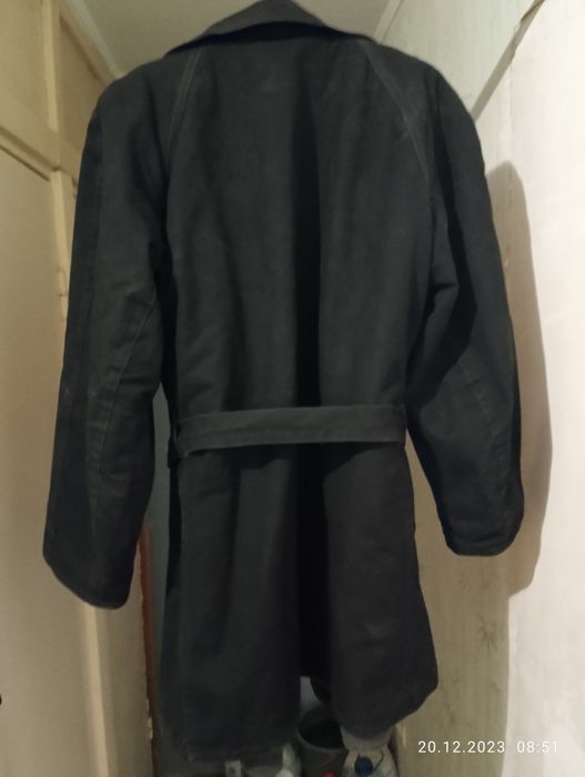 Бушлат демисезонный черного цвета длинный.