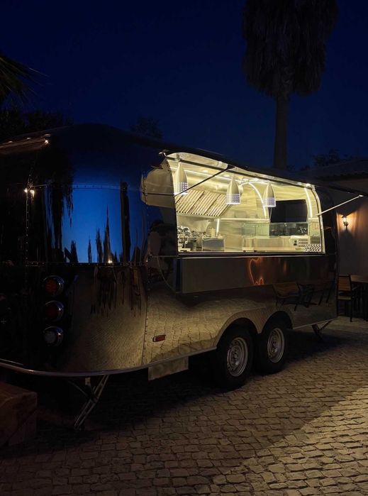Food Truck Estilo Airstream 5m / Atrelado de Restauração – Totalmente Equipado