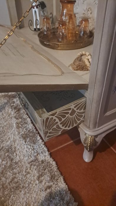 Movel bar ao estilo Queen anne