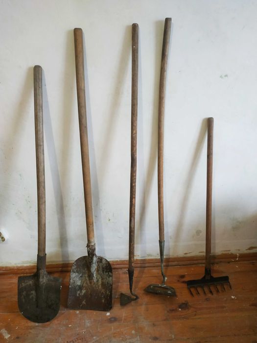 Продам лопаты,тяпки,грабли.Комплект,недорого!