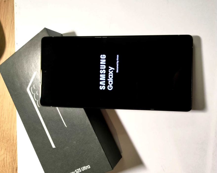 Samsung Galaxy S25 Ultra 12/256 GB Titanium Jetblack + 5 etui + gwarancja/ubezpieczenie