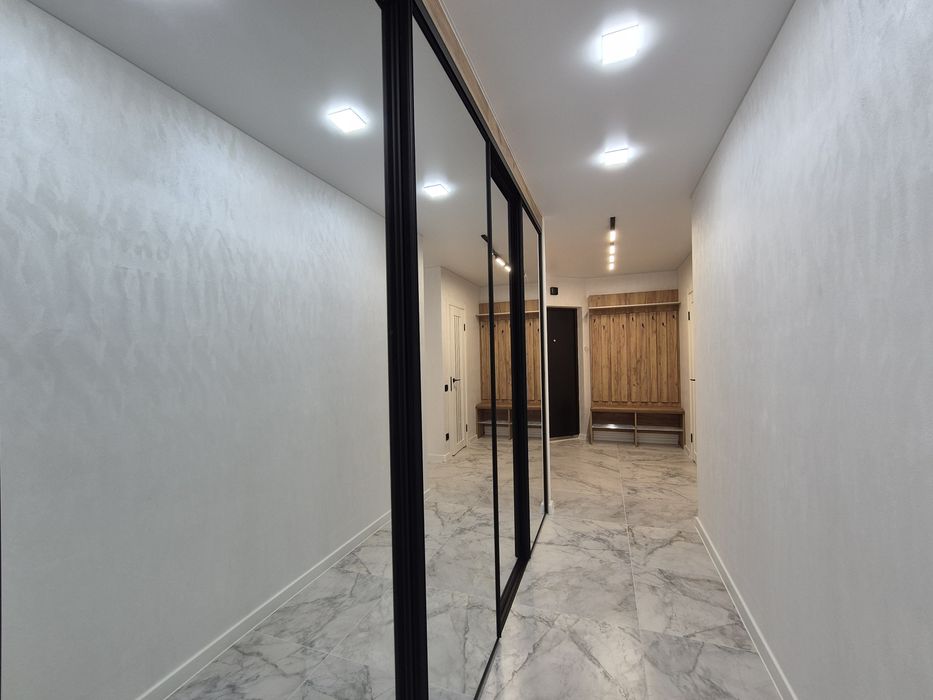 Продаж двокімнатної великої квартири поблизу центру