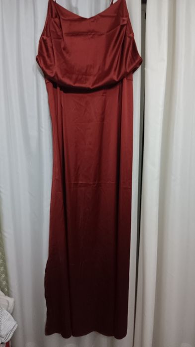 Vestido acetinado comprido