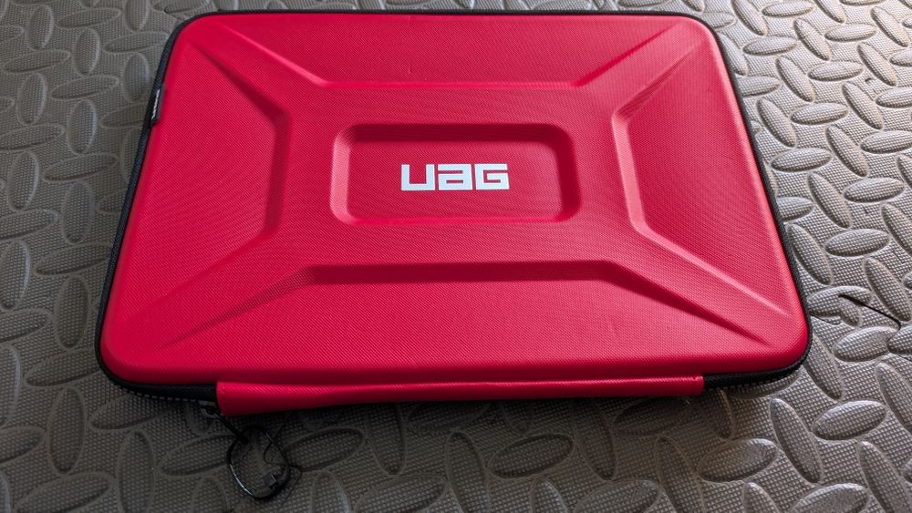 Capa Universal para Tablet/Portátil 13" Under Armour Gear