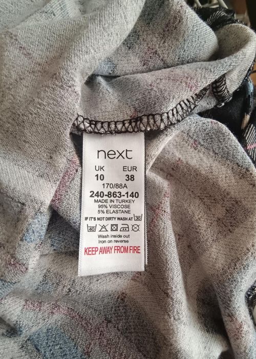 Sukienka NEXT krata 75% wiskoza rozm 38 NOWA
Biust 47 cm
Pas 40 cm