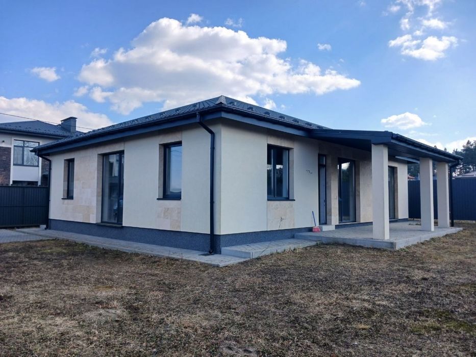 Продаж будинку з ПОЧАТКОВИМ ремонтом . Фасад в травертині. ВСТИГНІТЬ