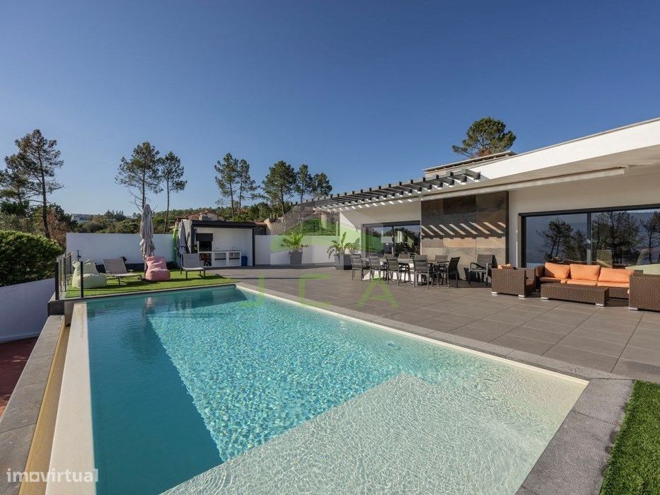 Moradia V3 recente com piscina e vista para a serra