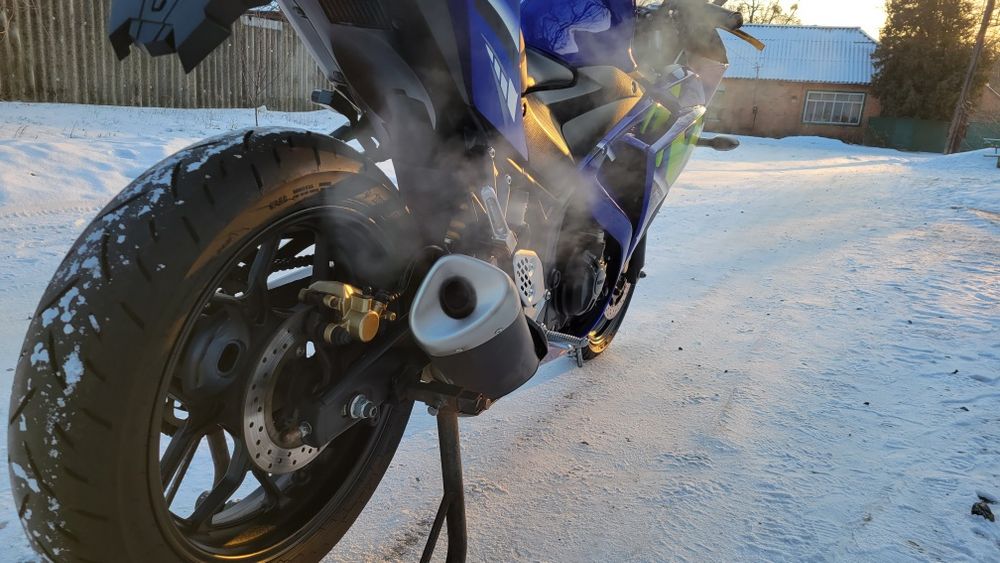 Yamaha R25. Sport Bike