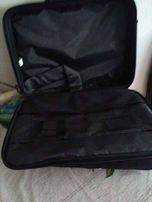 Saco e rato para computador.