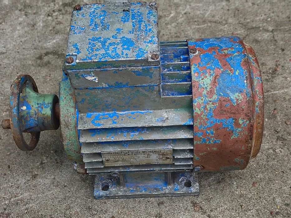 Silnik 0,75 KW 1380 obrotów mało używany czeski siłowy 220 V