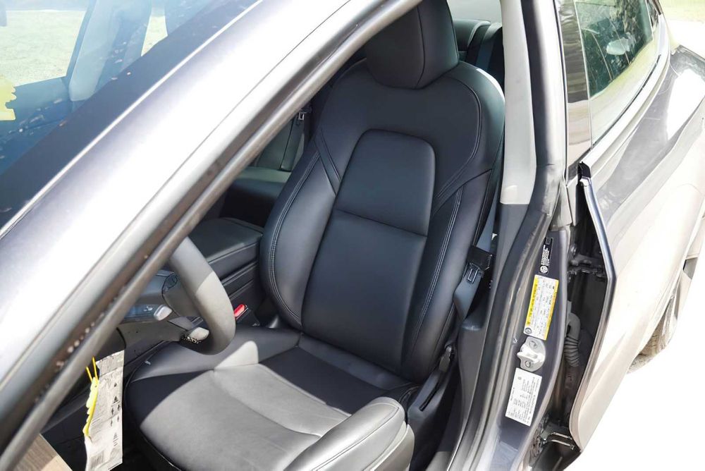 Tesla Model 3      2023