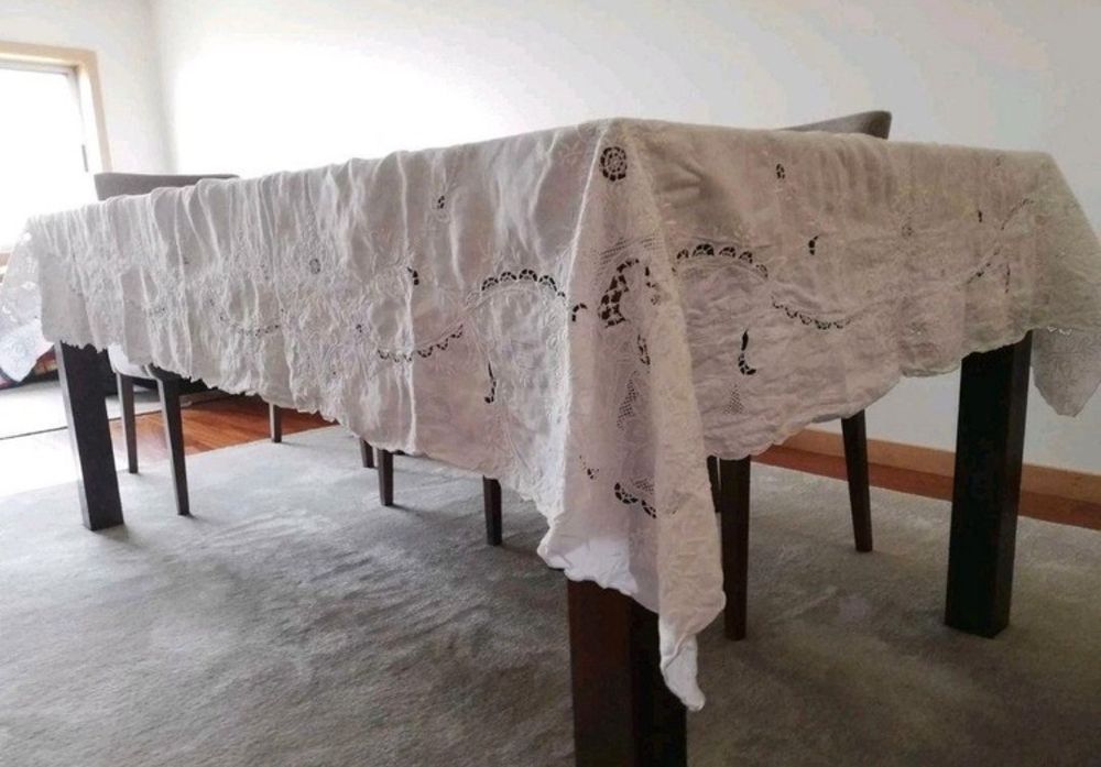 Toalha de mesa antiga bordada à mão com 11 guardanapos