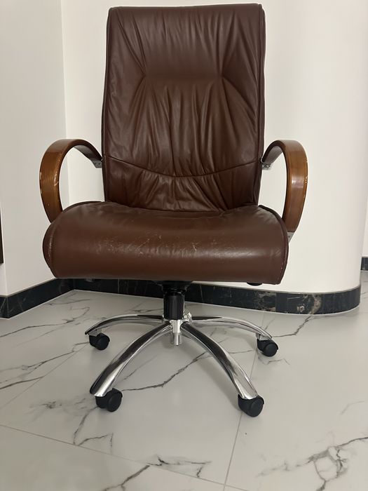 Кресло для ШЕФА. Натуральная кожа, регулируется посадка .