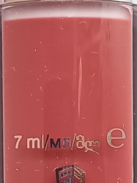 Błyszczyk-serum z peptydami Nourish Nude Avon
