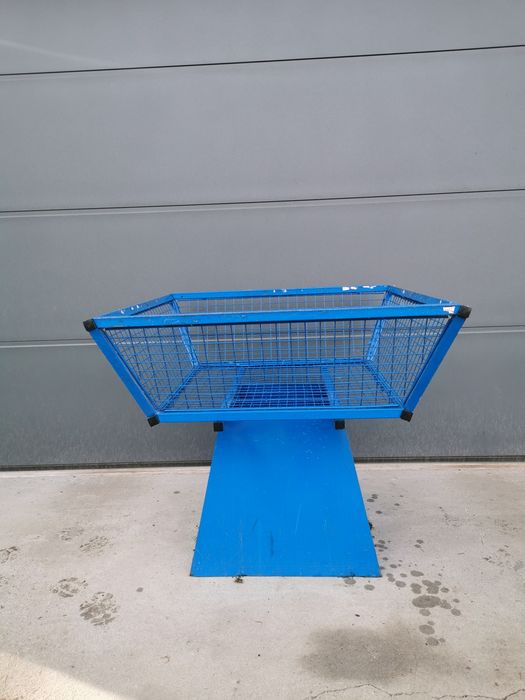 Kosz z podstawą. Stojak