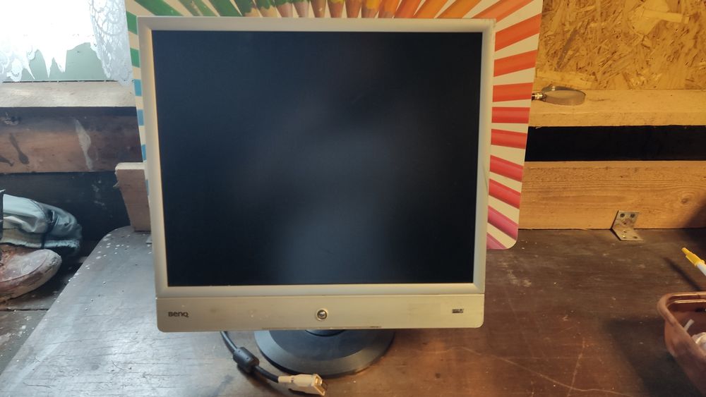 Stare monitory. Monitor komputerowy