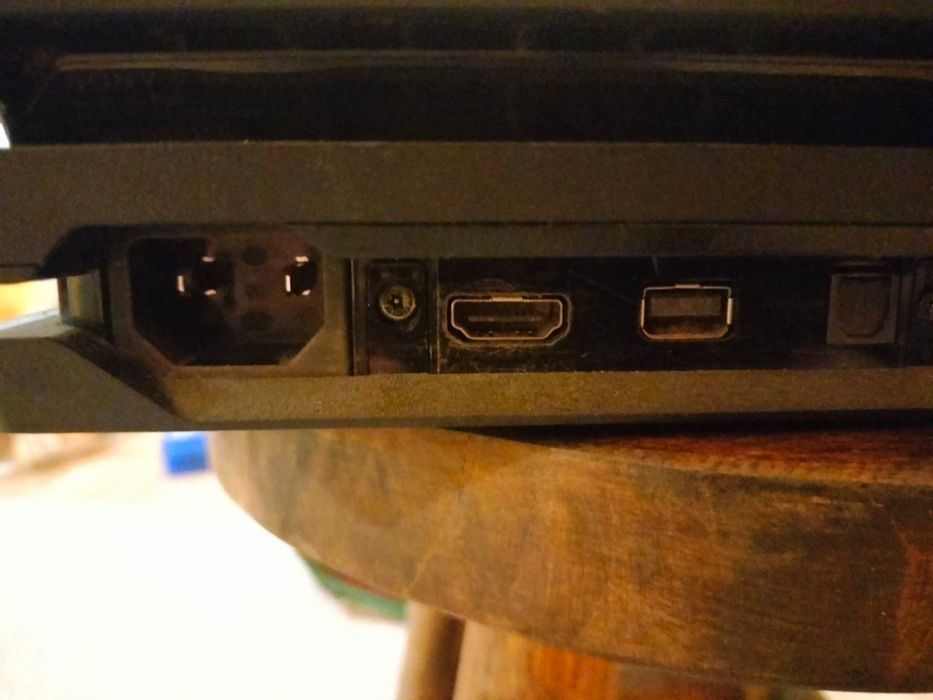PS 4 PRO pad kable i 5 gier