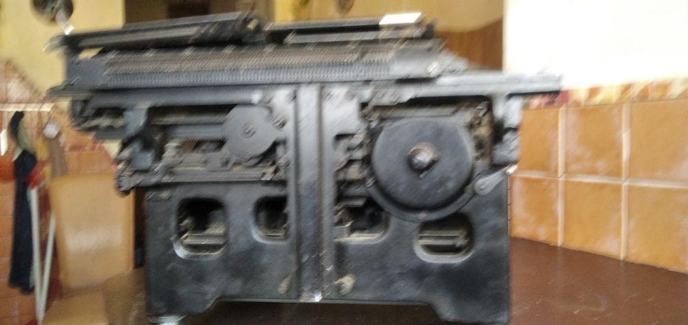 Друкарська машинка "Мерседес"