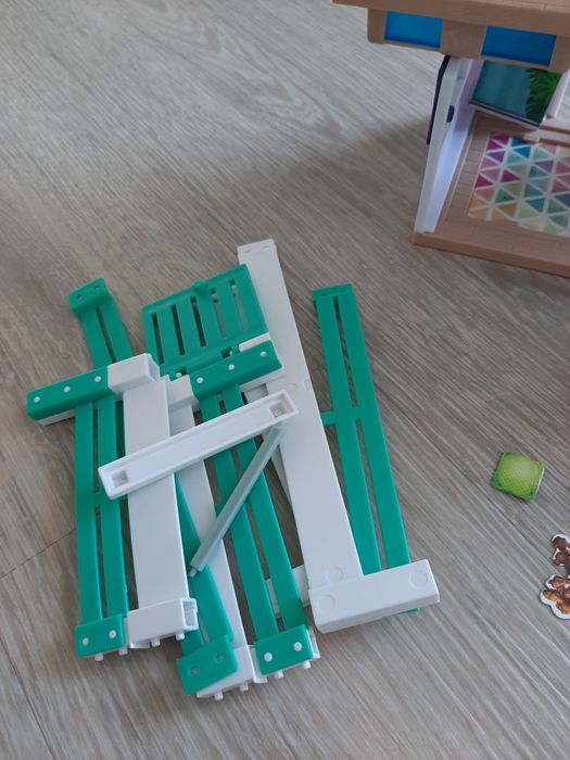 Medium Dollhouse64862264399105124