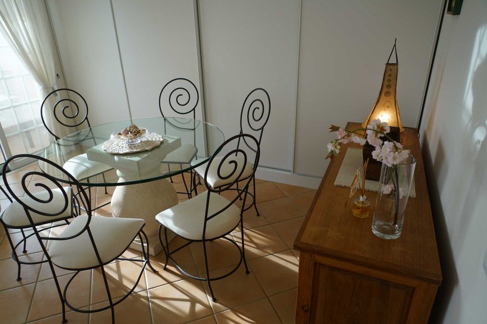 Conjunto de mesa e cadeiras de sala de jantar